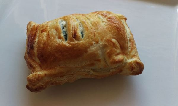 Butterdej med ørred og spinat